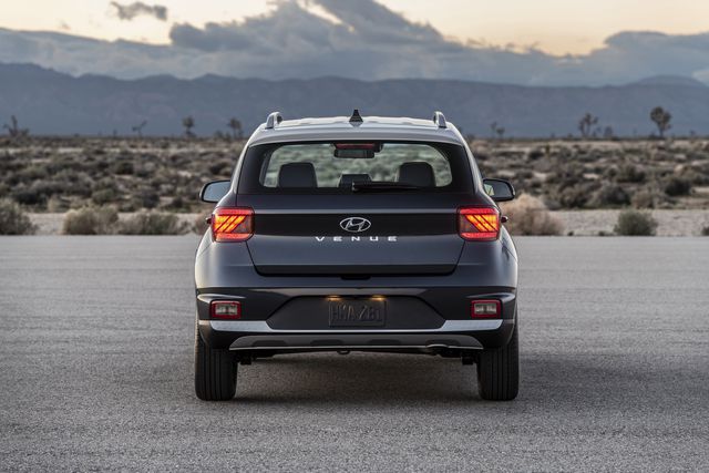 Venue trở thành SUV rẻ nhất của Hyundai tại Mỹ - 6