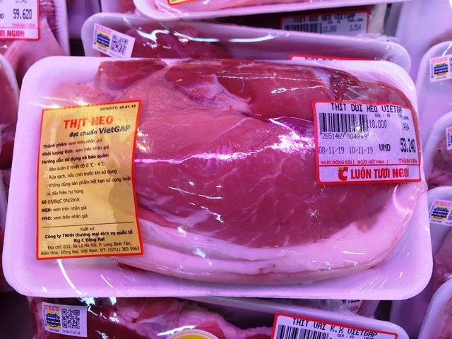 TPHCM: Giá thịt heo “leo thang”, người tiêu dùng…“bấm bụng” mua ít lại - 3