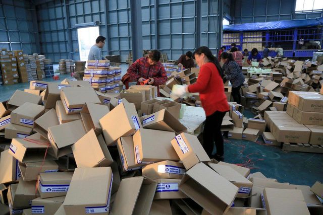 Dân Trung Quốc tẩy chay hàng Mỹ trong ngày mua sắm trực tuyến lớn nhất - 1