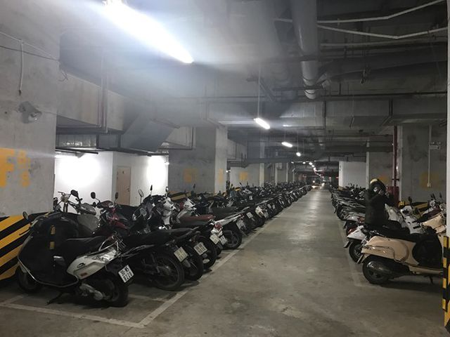 Cấm để xe dưới hầm chung cư, Hà Nội, TP.HCM vỡ trận bãi gửi xe? - 1
