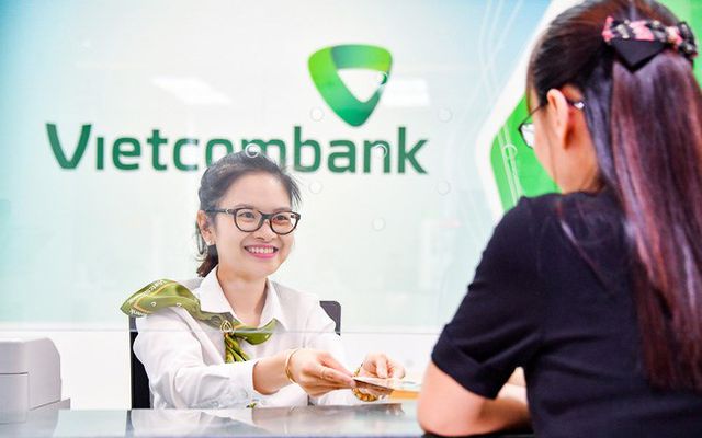 Ông lớn Vietcombank bất ngờ giảm lãi suất cho vay 2 tháng cuối năm - 1