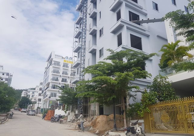 Phó Chủ tịch Khánh Hòa thị sát, quyết “cắt ngọn” biệt thự vượt tầng Ocean View - 1