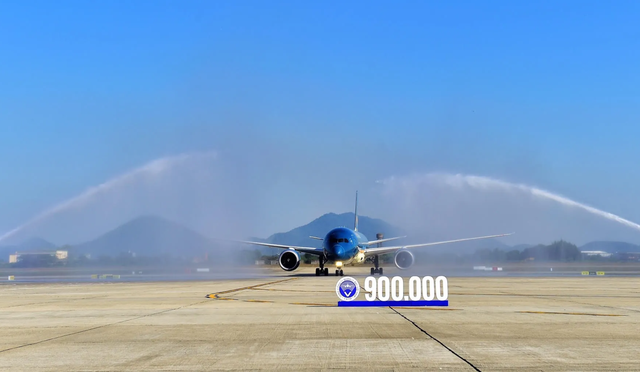 Hơn 2.000 chuyến bay hoạt động trong không phận Việt Nam mỗi ngày - 1