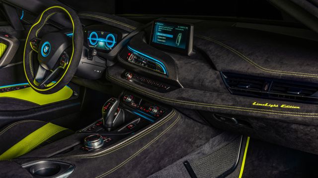 Cận cảnh chiếc BMW i8 Roadster màu xanh neon độc nhất vô nhị - 12