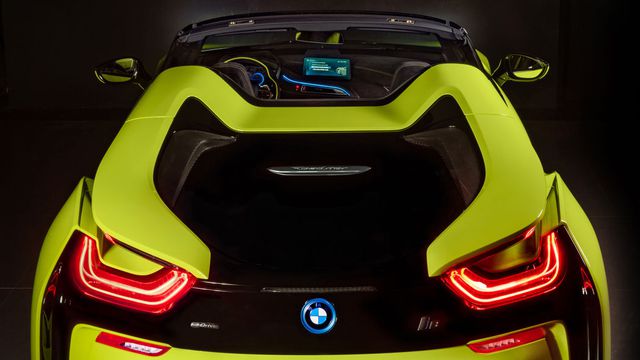 Cận cảnh chiếc BMW i8 Roadster màu xanh neon độc nhất vô nhị - 15