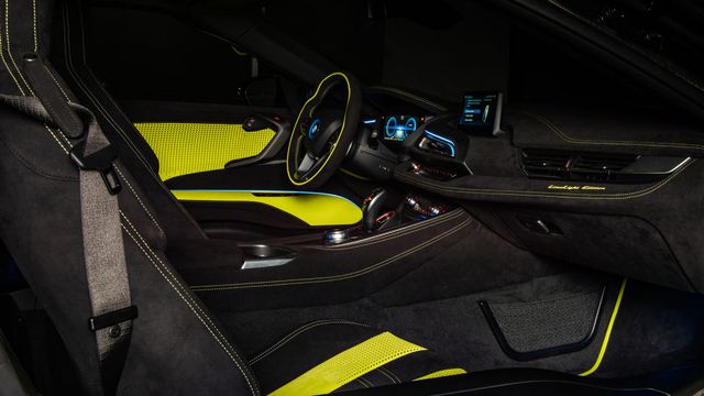 Cận cảnh chiếc BMW i8 Roadster màu xanh neon độc nhất vô nhị - 5