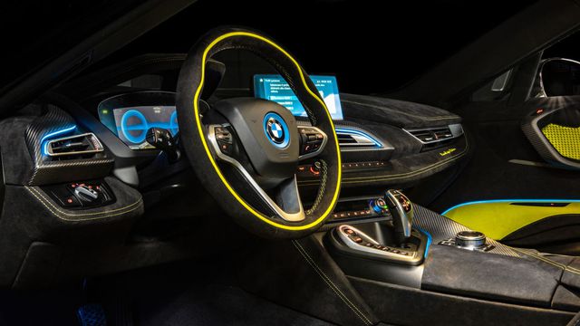 Cận cảnh chiếc BMW i8 Roadster màu xanh neon độc nhất vô nhị - 6