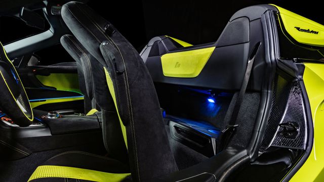 Cận cảnh chiếc BMW i8 Roadster màu xanh neon độc nhất vô nhị - 8