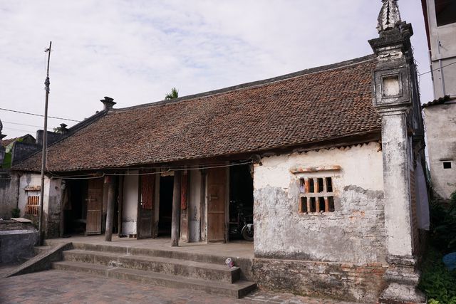 Nhà cổ 200 năm làm từ gỗ lim ở Hưng Yên, chủ nhân chào bán 2 tỷ “miễn mặc cả” - 1