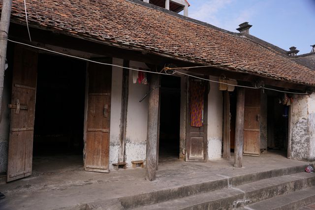 Nhà cổ 200 năm làm từ gỗ lim ở Hưng Yên, chủ nhân chào bán 2 tỷ “miễn mặc cả” - 2