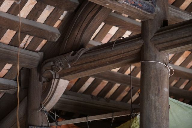 Nhà cổ 200 năm làm từ gỗ lim ở Hưng Yên, chủ nhân chào bán 2 tỷ “miễn mặc cả” - 7