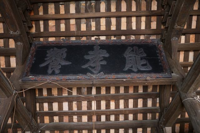 Nhà cổ 200 năm làm từ gỗ lim ở Hưng Yên, chủ nhân chào bán 2 tỷ “miễn mặc cả” - 8