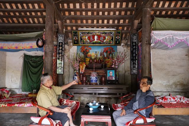 Nhà cổ 200 năm làm từ gỗ lim ở Hưng Yên, chủ nhân chào bán 2 tỷ “miễn mặc cả” - 9
