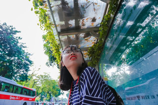 Người Hà Nội thích thú với những “khu vườn treo” ấn tượng trên nóc trạm chờ xe buýt - 10