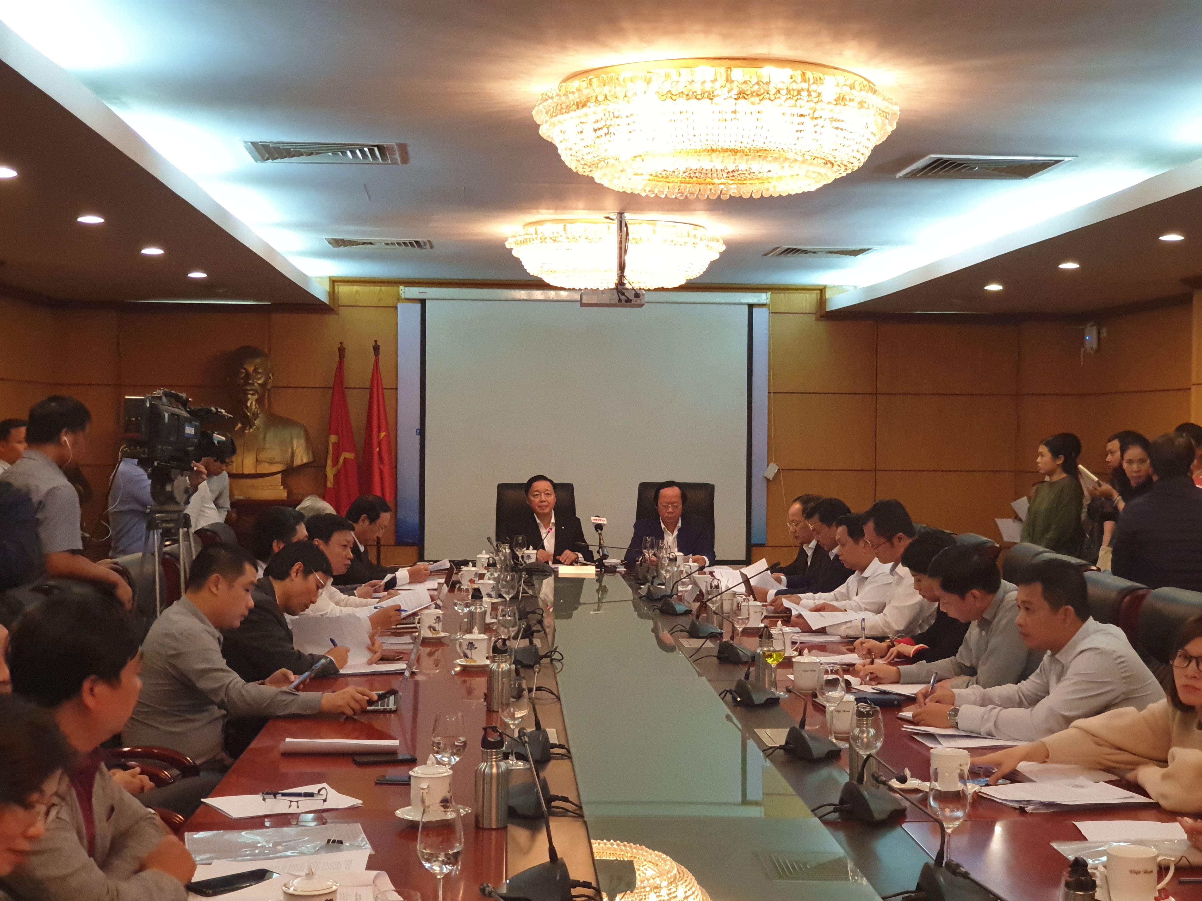 Bộ trưởng Trần Hồng Hà sẽ làm gì để chặn ô nhiễm không khí ở Hà Nội, TPHCM?