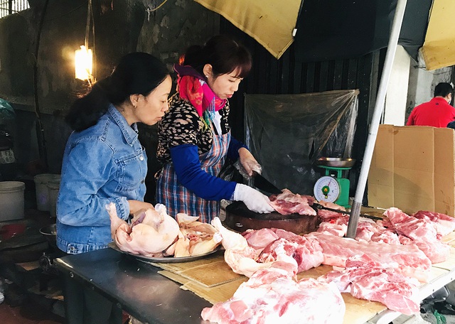 Giá thịt lợn tăng vọt kéo theo giò, chả lên mức giá cao chưa từng có - 1