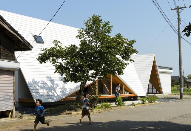 Thiết kế như túp lều, ngôi nhà nông thôn Nhật Bản vẫn gây sốt vì vẻ đẹp không ngờ - 7