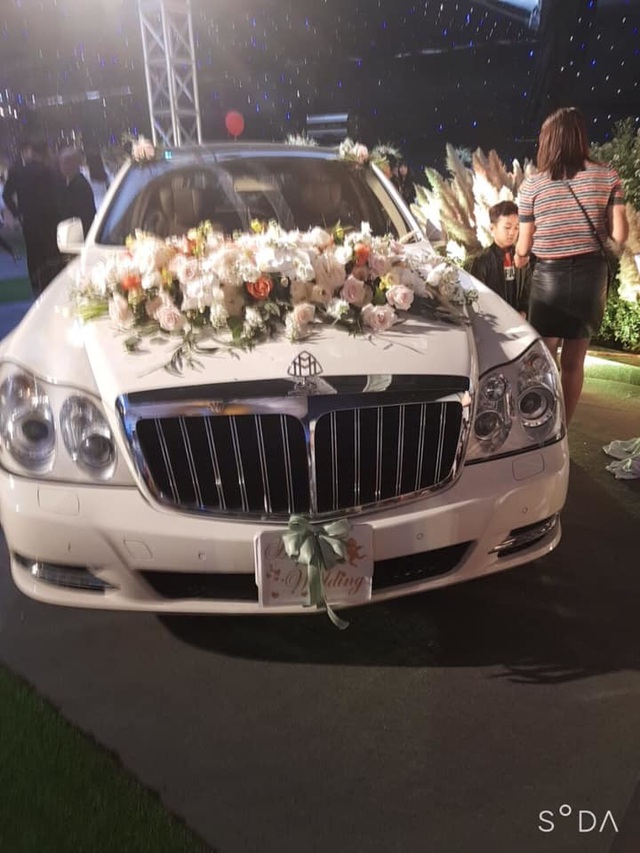 Đám cưới nhà giàu Quảng Ninh: Maybach, Rolls- Royce nối đuôi nhau đưa dâu - 2