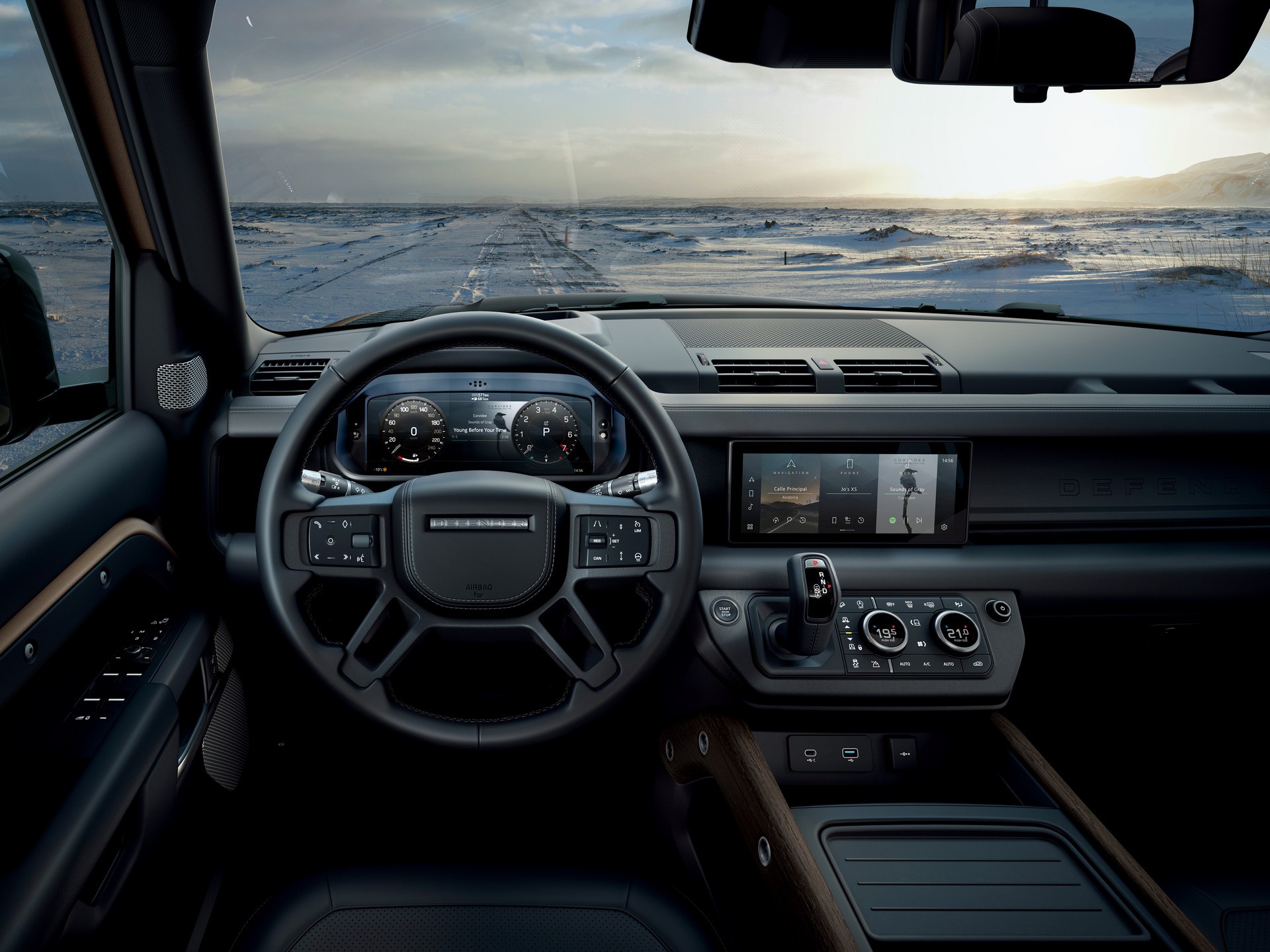 Land Rover Defender thế hệ thứ hai khởi điểm từ 3,7 tỷ đồng