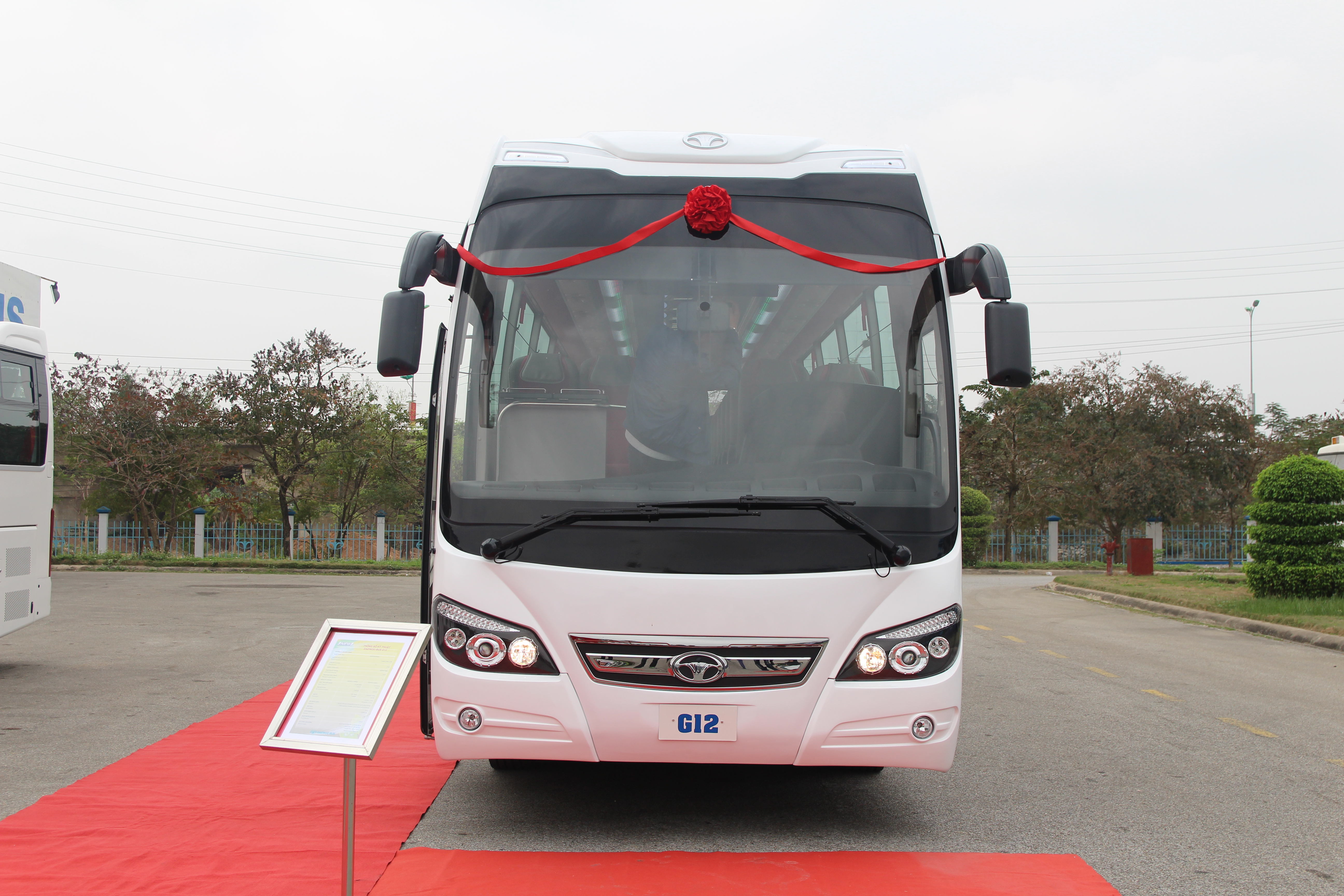 Daewoo Bus Việt Nam ra mắt dòng ôtô khách G8 và G12 