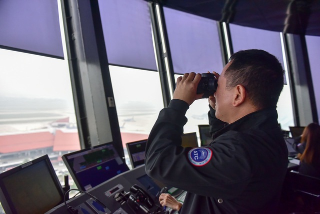 “Đột nhập” nơi kiểm soát những chuyến bay trên vùng trời quan trọng nhất Việt Nam - 3