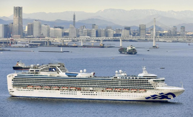 Nhật Bản cách ly tàu du lịch chở 3.700 người vì có hành khách nhiễm virus corona - 1