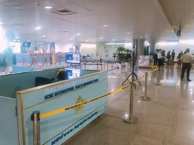 200 khách từ nước có dịch cúm bị từ chối nhập cảnh tại sân bay Tân Sơn Nhất - 2