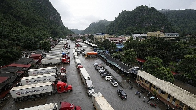 Trung Quốc chậm mở cửa khẩu: Hàng loạt container nông sản phải quay đầu - 1