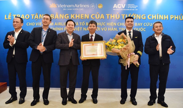 Thủ tướng khen phi hành đoàn bay tới Vũ Hán “giải cứu” người Việt - 1