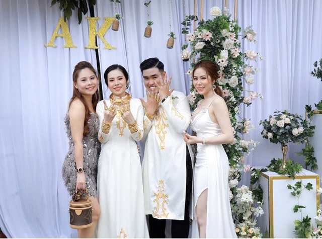 Chị gái tặng cô dâu Đồng Nai quà cưới 49 cây vàng và 2,5 tỉ đồng - 2