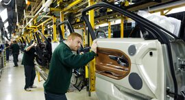 Jaguar Land Rover có thể phải ngừng sản xuất tại Anh vì dịch Covid-19