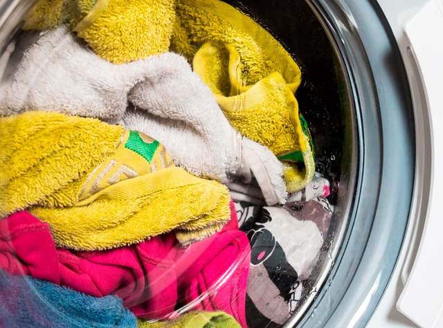 Chọn mức nước, bột giặt và những cách giúp tiết kiệm điện cho máy giặt - 3