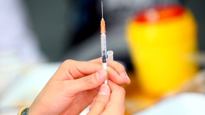 Đại dịch Corona làm nóng thị trường vắc-xin trị giá 35 tỷ USD