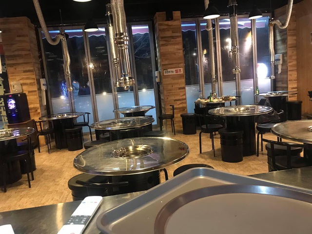 Nhà hàng quán ăn vắng vẻ, du học sinh Việt tại Hàn mất việc vì dịch - 2