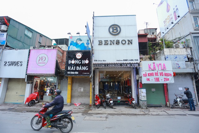 Kinh doanh ế ẩm, hàng loạt cửa hàng ở Hà Nội đóng cửa trả mặt bằng - 1