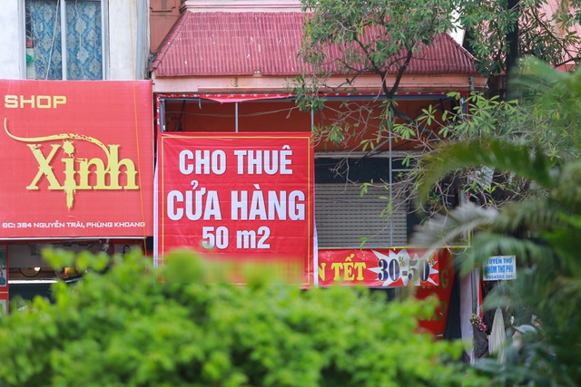 Kinh doanh ế ẩm, hàng loạt cửa hàng ở Hà Nội đóng cửa trả mặt bằng - 2