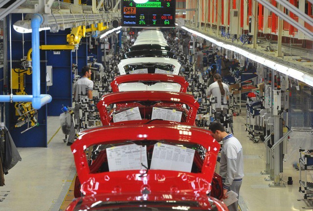 Công nghiệp ô tô toàn cầu bị bóp nghẹt bởi Covid-19 - 3