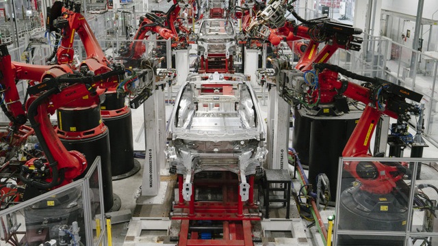 Tesla bị tuýt còi vì làm trái lệnh cấm, định tiếp tục sản xuất xe - 1
