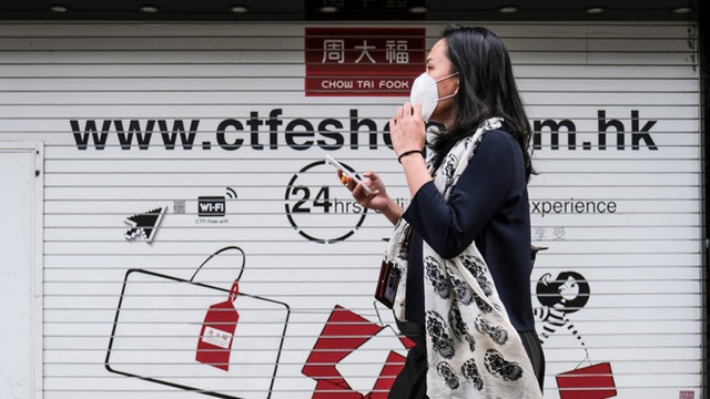Dịch cúm lan tràn, dân Hồng Kông bán tháo hàng hiệu, đồ trang sức xa xỉ - 2