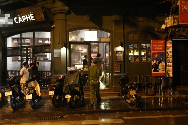 Bất chấp “lệnh cấm”, nhiều quán nhậu Hà Nội vẫn tấp nập đón khách - 9