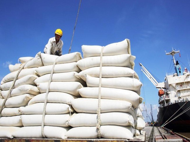 Gạo đầy kho, DN và các tỉnh đề xuất cho xuất khẩu trở lại