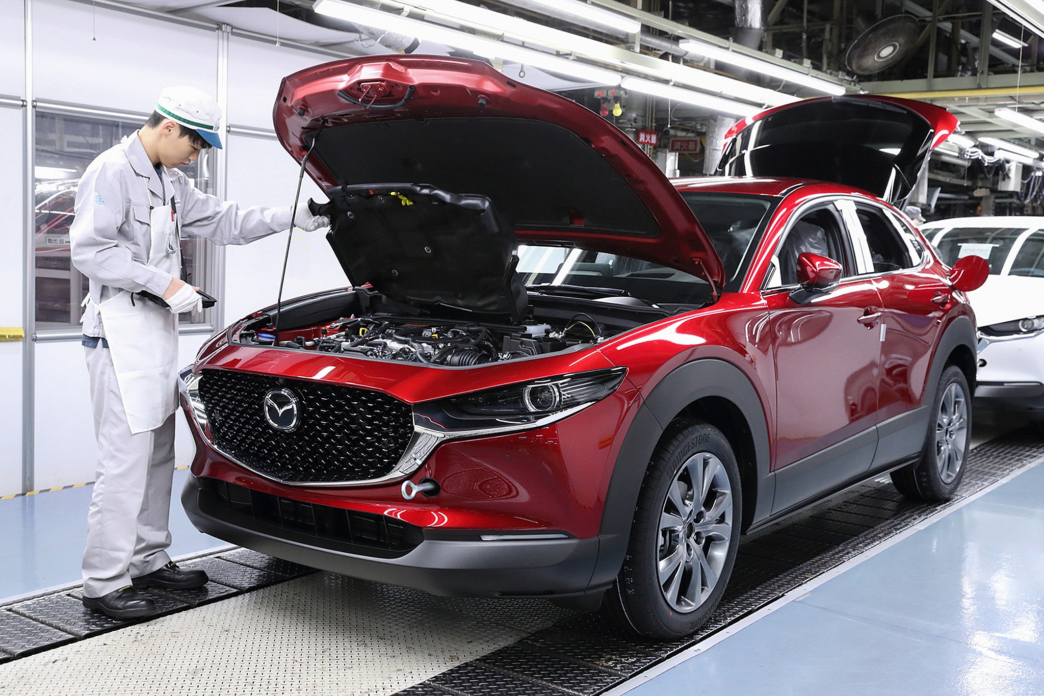 Mazda tạm dừng sản xuất tại nhiều nhà máy