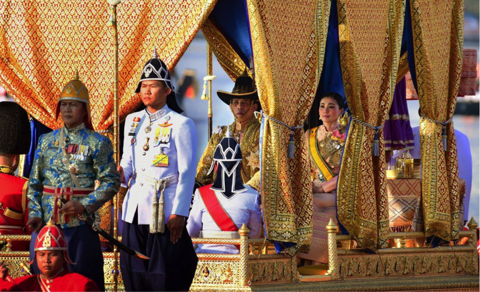 Đại dịch ở Thái Lan: Quốc vương “tự cách ly” ở khách sạn 4 sao với 20 hầu nữ 
