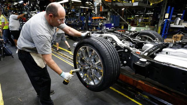 Ford và Fiat Chrysler lên kế hoạch tái khởi động sản xuất tại Bắc Mỹ - 1