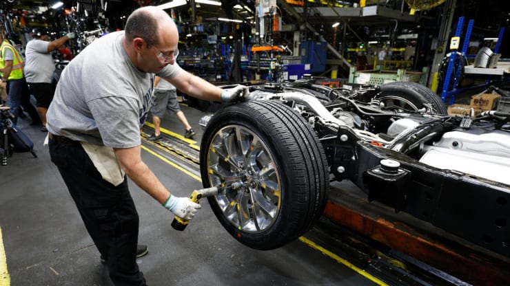 Ford và Fiat Chrysler lên kế hoạch tái khởi động sản xuất tại Bắc Mỹ