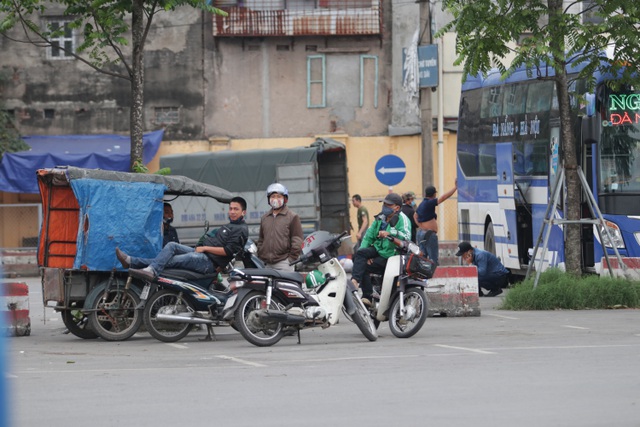 Hà Nội: Nhiều bến xe trống trơn trong ngày đầu dừng toàn bộ xe trên 9 chỗ - 16