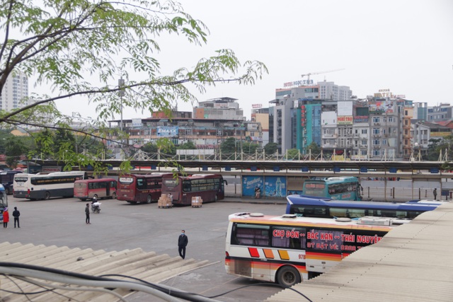 Hà Nội: Nhiều bến xe trống trơn trong ngày đầu dừng toàn bộ xe trên 9 chỗ - 9