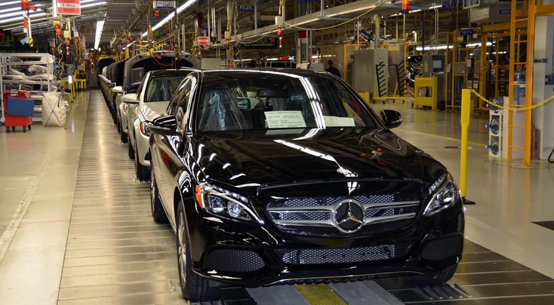 Mercedes-Benz tạm dừng sản xuất tại Việt Nam đến 15/4/2020