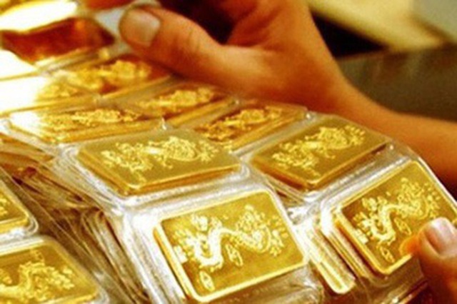 Giá vàng sụt giảm từ đỉnh cao 7 năm - 1