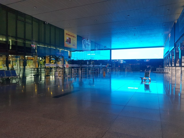 Sân bay Tân Sơn Nhất vắng lặng .jpg